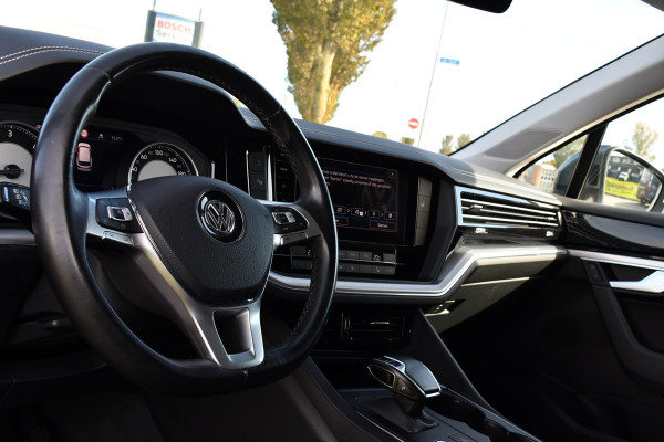 Volkswagen Touareg 3.0 TDI V6 Grijs Kenteken Bpm Vrij Adaptieve Cruise, Camera, Carplay, LED, 3500kg Trekhaak, Stoelverwarming, Automaat, Multimedia, 232pk, BOM VOL