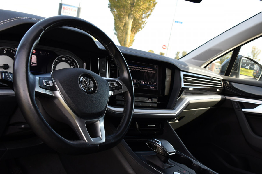 Volkswagen Touareg 3.0 TDI V6 Grijs Kenteken Bpm Vrij Adaptieve Cruise, Camera, Carplay, LED, 3500kg Trekhaak, Stoelverwarming, Automaat, Multimedia, 232pk, BOM VOL
