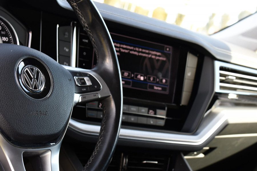 Volkswagen Touareg 3.0 TDI V6 Grijs Kenteken Bpm Vrij Adaptieve Cruise, Camera, Carplay, LED, 3500kg Trekhaak, Stoelverwarming, Automaat, Multimedia, 232pk, BOM VOL