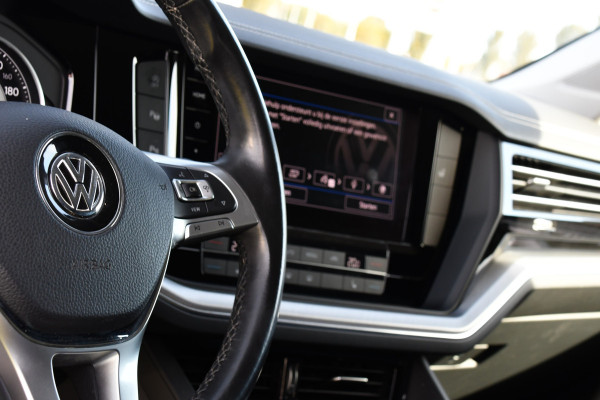 Volkswagen Touareg 3.0 TDI V6 Grijs Kenteken Bpm Vrij Adaptieve Cruise, Camera, Carplay, LED, 3500kg Trekhaak, Stoelverwarming, Automaat, Multimedia, 232pk, BOM VOL