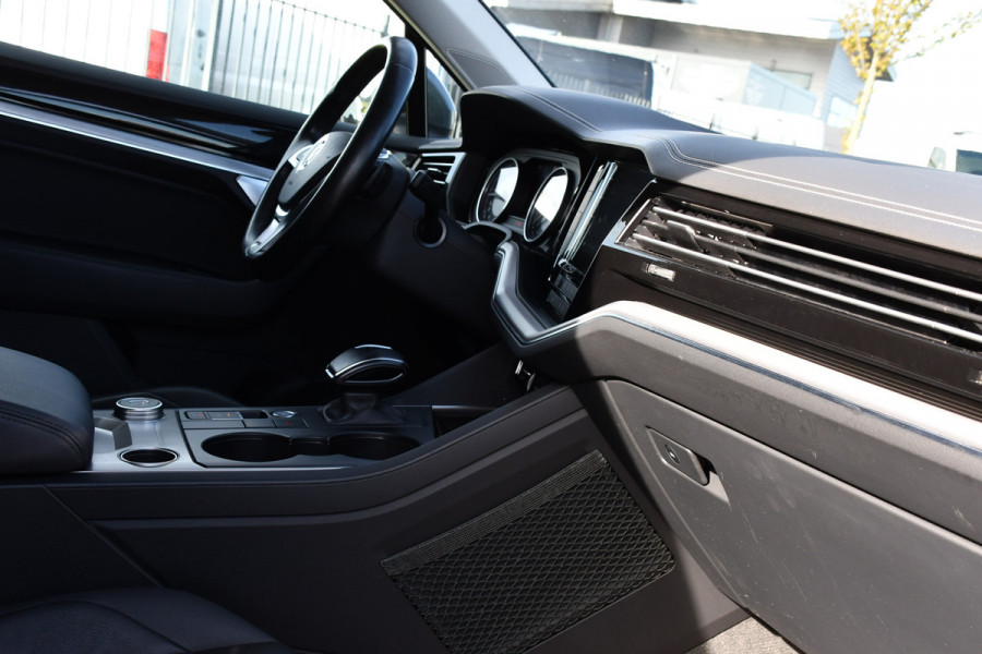Volkswagen Touareg 3.0 TDI V6 Grijs Kenteken Bpm Vrij Adaptieve Cruise, Camera, Carplay, LED, 3500kg Trekhaak, Stoelverwarming, Automaat, Multimedia, 232pk, BOM VOL