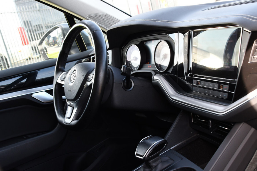 Volkswagen Touareg 3.0 TDI V6 Grijs Kenteken Bpm Vrij Adaptieve Cruise, Camera, Carplay, LED, 3500kg Trekhaak, Stoelverwarming, Automaat, Multimedia, 232pk, BOM VOL
