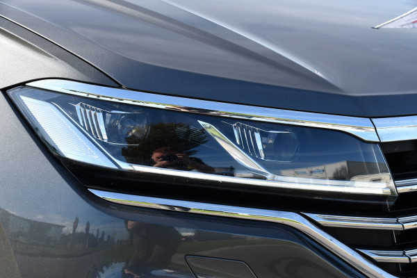 Volkswagen Touareg 3.0 TDI V6 Grijs Kenteken Bpm Vrij Adaptieve Cruise, Camera, Carplay, LED, 3500kg Trekhaak, Stoelverwarming, Automaat, Multimedia, 232pk, BOM VOL