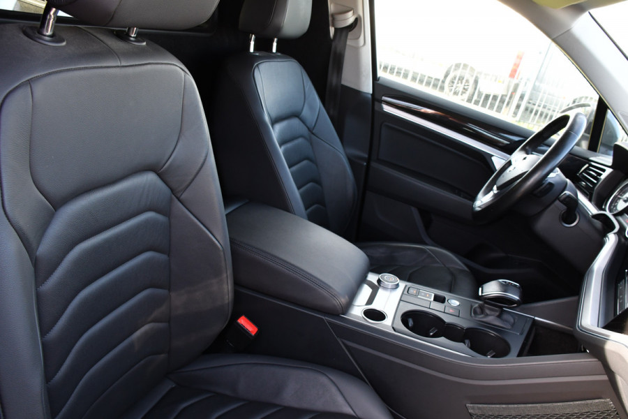 Volkswagen Touareg 3.0 TDI V6 Grijs Kenteken Bpm Vrij Adaptieve Cruise, Camera, Carplay, LED, 3500kg Trekhaak, Stoelverwarming, Automaat, Multimedia, 232pk, BOM VOL