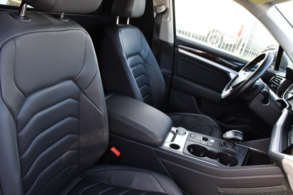 Volkswagen Touareg 3.0 TDI V6 Grijs Kenteken Bpm Vrij Adaptieve Cruise, Camera, Carplay, LED, 3500kg Trekhaak, Stoelverwarming, Automaat, Multimedia, 232pk, BOM VOL