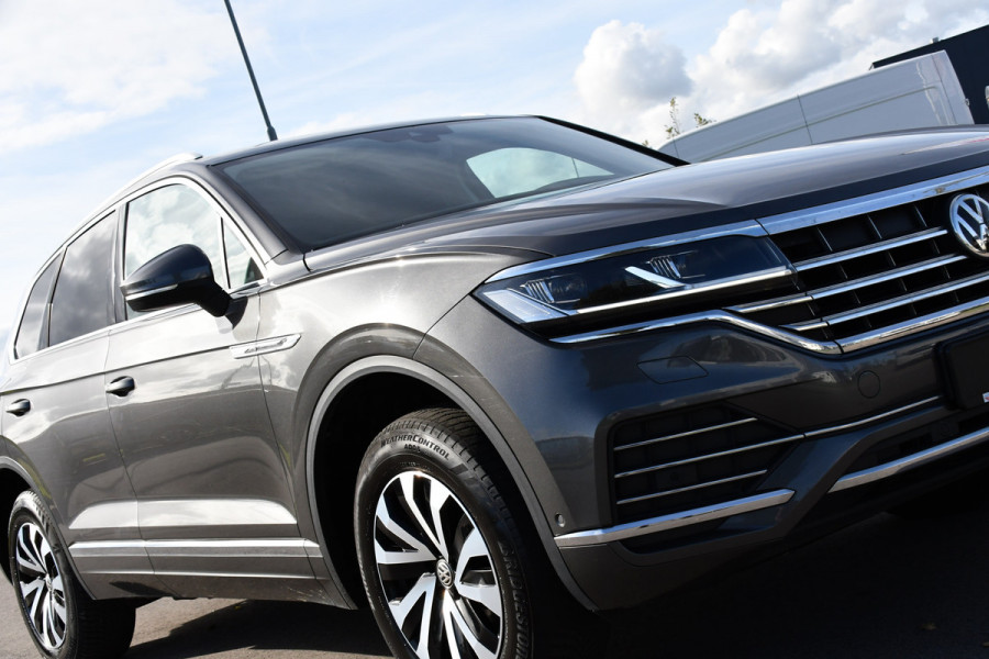 Volkswagen Touareg 3.0 TDI V6 Grijs Kenteken Bpm Vrij Adaptieve Cruise, Camera, Carplay, LED, 3500kg Trekhaak, Stoelverwarming, Automaat, Multimedia, 232pk, BOM VOL