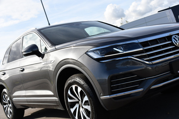 Volkswagen Touareg 3.0 TDI V6 Grijs Kenteken Bpm Vrij Adaptieve Cruise, Camera, Carplay, LED, 3500kg Trekhaak, Stoelverwarming, Automaat, Multimedia, 232pk, BOM VOL