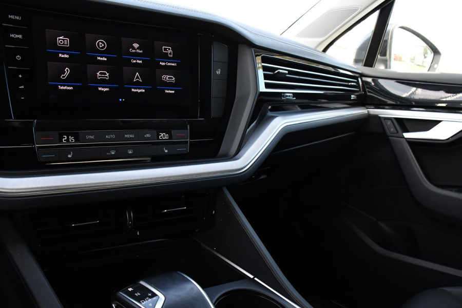 Volkswagen Touareg 3.0 TDI V6 Grijs Kenteken Bpm Vrij Adaptieve Cruise, Camera, Carplay, LED, 3500kg Trekhaak, Stoelverwarming, Automaat, Multimedia, 232pk, BOM VOL