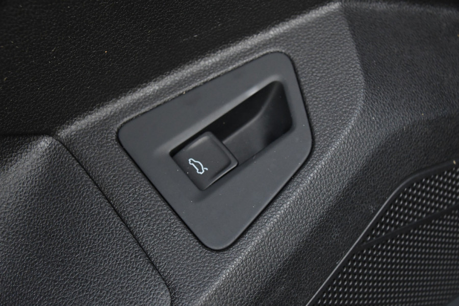 Volkswagen Touareg 3.0 TDI V6 Grijs Kenteken Bpm Vrij Adaptieve Cruise, Camera, Carplay, LED, 3500kg Trekhaak, Stoelverwarming, Automaat, Multimedia, 232pk, BOM VOL