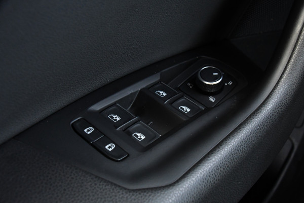 Volkswagen Touareg 3.0 TDI V6 Grijs Kenteken Bpm Vrij Adaptieve Cruise, Camera, Carplay, LED, 3500kg Trekhaak, Stoelverwarming, Automaat, Multimedia, 232pk, BOM VOL