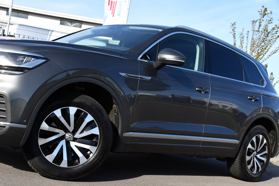 Volkswagen Touareg 3.0 TDI V6 Grijs Kenteken Bpm Vrij Adaptieve Cruise, Camera, Carplay, LED, 3500kg Trekhaak, Stoelverwarming, Automaat, Multimedia, 232pk, BOM VOL