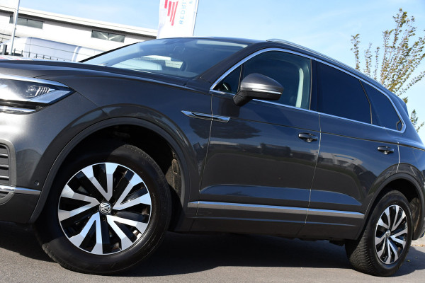 Volkswagen Touareg 3.0 TDI V6 Grijs Kenteken Bpm Vrij Adaptieve Cruise, Camera, Carplay, LED, 3500kg Trekhaak, Stoelverwarming, Automaat, Multimedia, 232pk, BOM VOL
