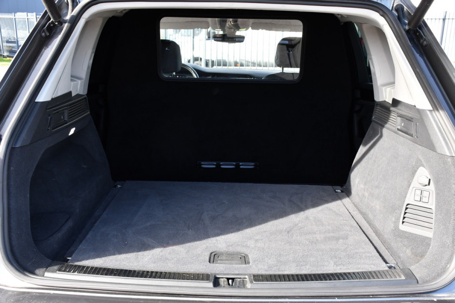 Volkswagen Touareg 3.0 TDI V6 Grijs Kenteken Bpm Vrij Adaptieve Cruise, Camera, Carplay, LED, 3500kg Trekhaak, Stoelverwarming, Automaat, Multimedia, 232pk, BOM VOL