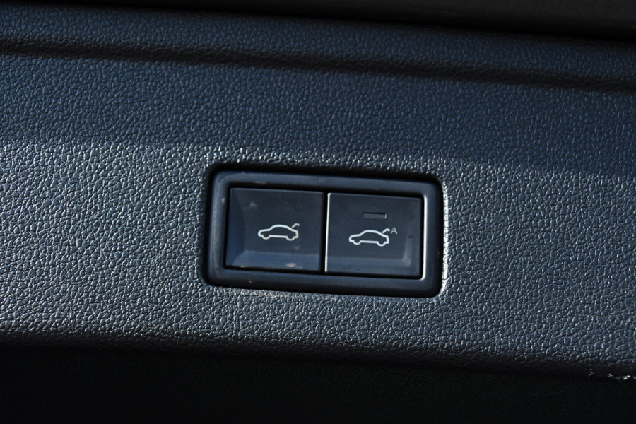 Volkswagen Touareg 3.0 TDI V6 Grijs Kenteken Bpm Vrij Adaptieve Cruise, Camera, Carplay, LED, 3500kg Trekhaak, Stoelverwarming, Automaat, Multimedia, 232pk, BOM VOL