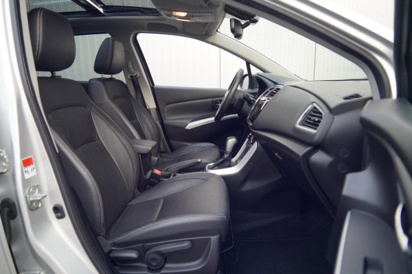 Suzuki S-Cross 1.4 Boosterjet AllGrip Stijl / Automaat / Pano / Leder / Navi / Cruise / Climate / Stoelverw. Suzuki S-Cross 1.4 Boosterjet AllGrip Stijl / Automaat / Pano / Leder / Navi / Cruise / Climate / Stoelverw.
