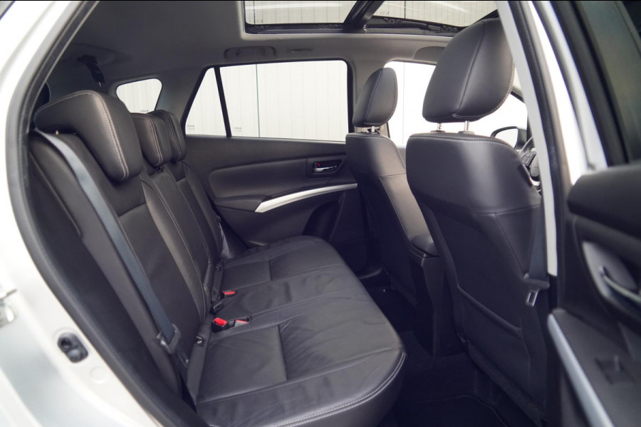 Suzuki S-Cross 1.4 Boosterjet AllGrip Stijl / Automaat / Pano / Leder / Navi / Cruise / Climate / Stoelverw. Suzuki S-Cross 1.4 Boosterjet AllGrip Stijl / Automaat / Pano / Leder / Navi / Cruise / Climate / Stoelverw.