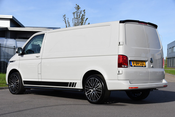 Volkswagen Transporter 2.0 TDI L2H1 PB Edition Camera, Cruise, Carplay, Leder, 150pk, Automaat, Multimedia, laadruimte pakket, Uniek! Volkswagen Transporter 2.0 TDI L2H1 PB Edition Camera, Cruise, Carplay, Leder, 150pk, Automaat, Multimedia, laadruimte pakket, Uniek!