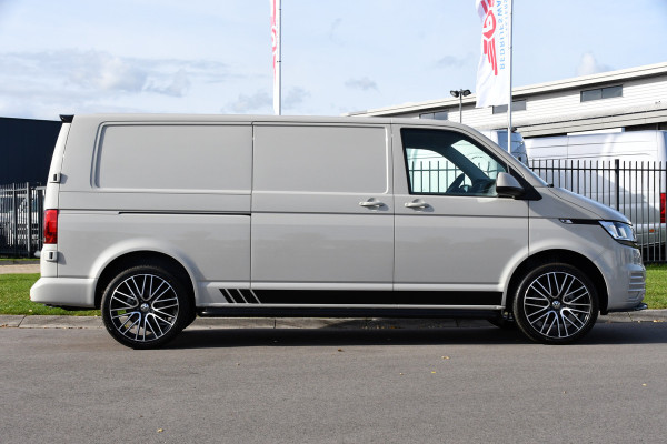 Volkswagen Transporter 2.0 TDI L2H1 PB Edition Camera, Cruise, Carplay, Leder, 150pk, Automaat, Multimedia, laadruimte pakket, Uniek! Volkswagen Transporter 2.0 TDI L2H1 PB Edition Camera, Cruise, Carplay, Leder, 150pk, Automaat, Multimedia, laadruimte pakket, Uniek!