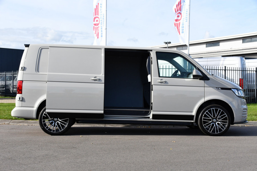 Volkswagen Transporter 2.0 TDI L2H1 PB Edition Camera, Cruise, Carplay, Leder, 150pk, Automaat, Multimedia, laadruimte pakket, Uniek! Volkswagen Transporter 2.0 TDI L2H1 PB Edition Camera, Cruise, Carplay, Leder, 150pk, Automaat, Multimedia, laadruimte pakket, Uniek!