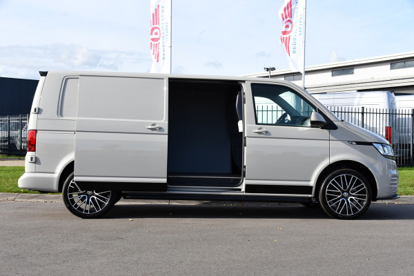 Volkswagen Transporter 2.0 TDI L2H1 PB Edition Camera, Cruise, Carplay, Leder, 150pk, Automaat, Multimedia, laadruimte pakket, Uniek! Volkswagen Transporter 2.0 TDI L2H1 PB Edition Camera, Cruise, Carplay, Leder, 150pk, Automaat, Multimedia, laadruimte pakket, Uniek!
