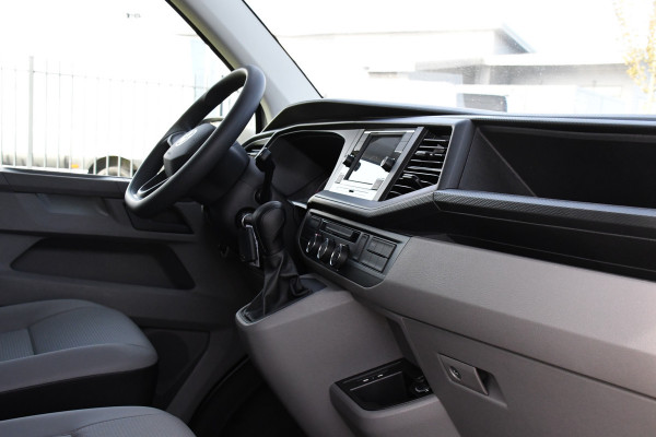 Volkswagen Transporter 2.0 TDI L2H1 PB Edition Camera, Cruise, Carplay, Leder, 150pk, Automaat, Multimedia, laadruimte pakket, Uniek! Volkswagen Transporter 2.0 TDI L2H1 PB Edition Camera, Cruise, Carplay, Leder, 150pk, Automaat, Multimedia, laadruimte pakket, Uniek!