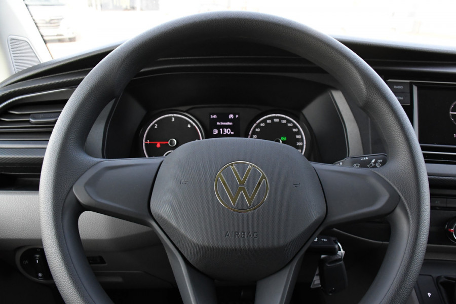 Volkswagen Transporter 2.0 TDI L2H1 PB Edition Camera, Cruise, Carplay, Leder, 150pk, Automaat, Multimedia, laadruimte pakket, Uniek! Volkswagen Transporter 2.0 TDI L2H1 PB Edition Camera, Cruise, Carplay, Leder, 150pk, Automaat, Multimedia, laadruimte pakket, Uniek!