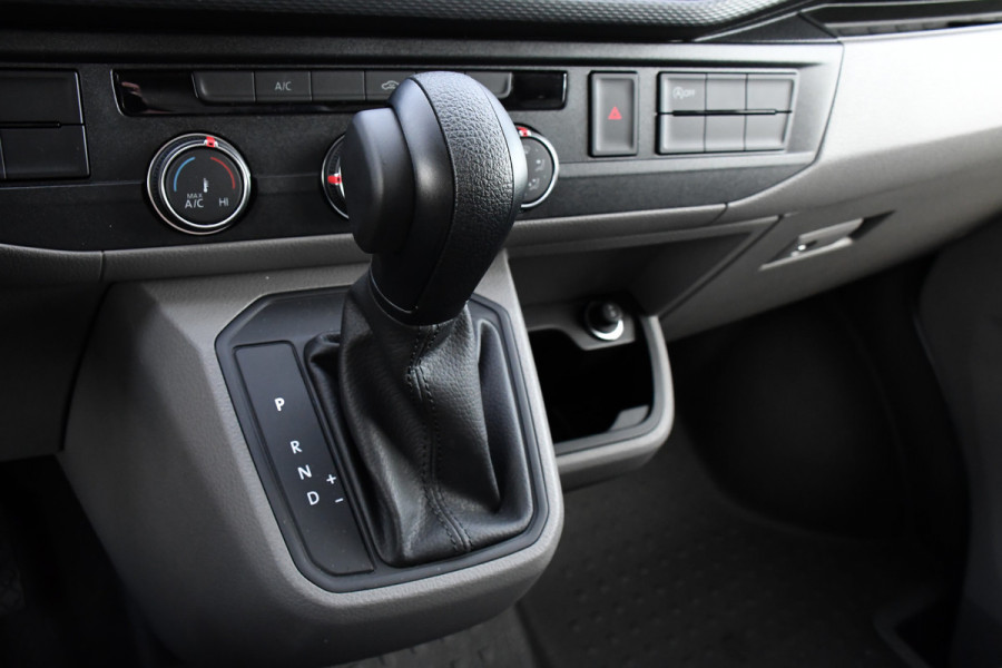 Volkswagen Transporter 2.0 TDI L2H1 PB Edition Camera, Cruise, Carplay, Leder, 150pk, Automaat, Multimedia, laadruimte pakket, Uniek! Volkswagen Transporter 2.0 TDI L2H1 PB Edition Camera, Cruise, Carplay, Leder, 150pk, Automaat, Multimedia, laadruimte pakket, Uniek!
