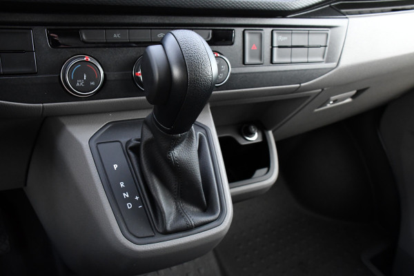 Volkswagen Transporter 2.0 TDI L2H1 PB Edition Camera, Cruise, Carplay, Leder, 150pk, Automaat, Multimedia, laadruimte pakket, Uniek! Volkswagen Transporter 2.0 TDI L2H1 PB Edition Camera, Cruise, Carplay, Leder, 150pk, Automaat, Multimedia, laadruimte pakket, Uniek!