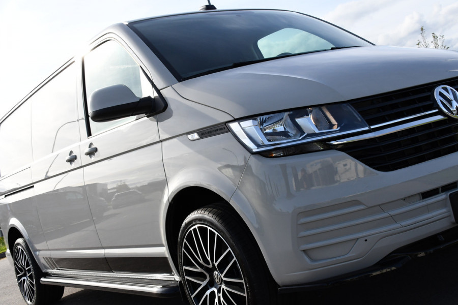 Volkswagen Transporter 2.0 TDI L2H1 PB Edition Camera, Cruise, Carplay, Leder, 150pk, Automaat, Multimedia, laadruimte pakket, Uniek! Volkswagen Transporter 2.0 TDI L2H1 PB Edition Camera, Cruise, Carplay, Leder, 150pk, Automaat, Multimedia, laadruimte pakket, Uniek!