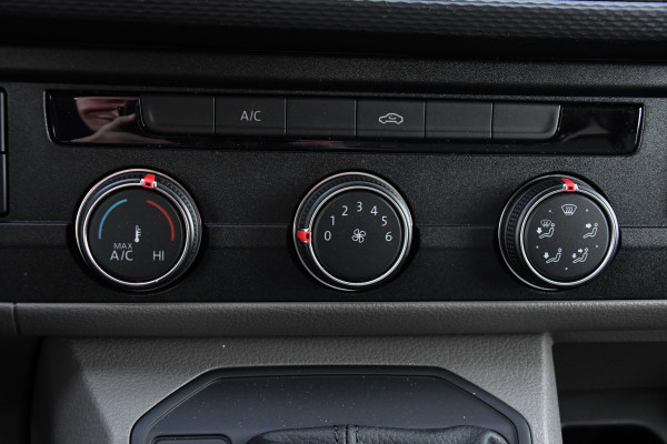 Volkswagen Transporter 2.0 TDI L2H1 PB Edition Camera, Cruise, Carplay, Leder, 150pk, Automaat, Multimedia, laadruimte pakket, Uniek! Volkswagen Transporter 2.0 TDI L2H1 PB Edition Camera, Cruise, Carplay, Leder, 150pk, Automaat, Multimedia, laadruimte pakket, Uniek!