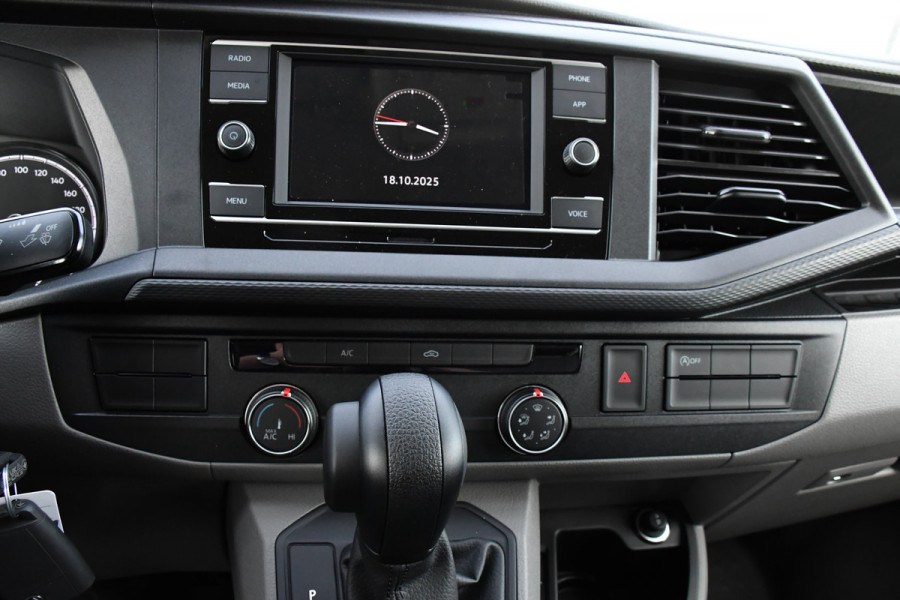 Volkswagen Transporter 2.0 TDI L2H1 PB Edition Camera, Cruise, Carplay, Leder, 150pk, Automaat, Multimedia, laadruimte pakket, Uniek! Volkswagen Transporter 2.0 TDI L2H1 PB Edition Camera, Cruise, Carplay, Leder, 150pk, Automaat, Multimedia, laadruimte pakket, Uniek!