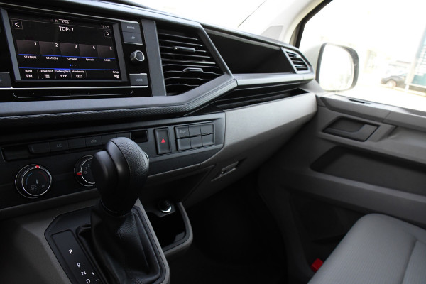Volkswagen Transporter 2.0 TDI L2H1 PB Edition Camera, Cruise, Carplay, Leder, 150pk, Automaat, Multimedia, laadruimte pakket, Uniek! Volkswagen Transporter 2.0 TDI L2H1 PB Edition Camera, Cruise, Carplay, Leder, 150pk, Automaat, Multimedia, laadruimte pakket, Uniek!
