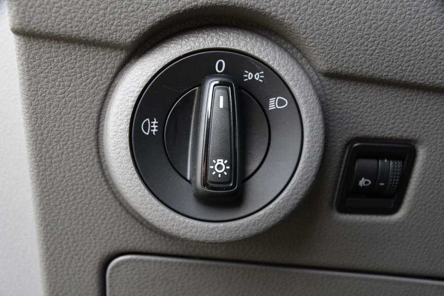 Volkswagen Transporter 2.0 TDI L2H1 PB Edition Camera, Cruise, Carplay, Leder, 150pk, Automaat, Multimedia, laadruimte pakket, Uniek! Volkswagen Transporter 2.0 TDI L2H1 PB Edition Camera, Cruise, Carplay, Leder, 150pk, Automaat, Multimedia, laadruimte pakket, Uniek!