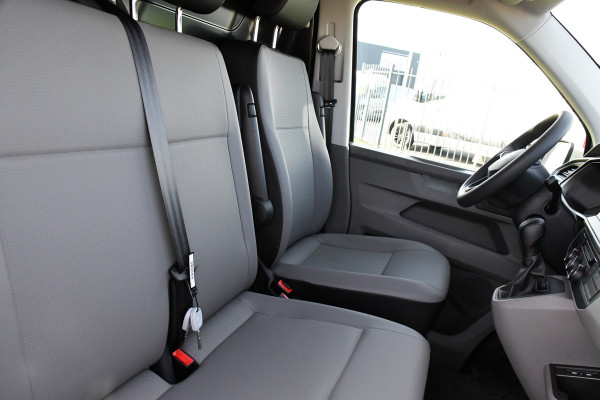 Volkswagen Transporter 2.0 TDI L2H1 PB Edition Camera, Cruise, Carplay, Leder, 150pk, Automaat, Multimedia, laadruimte pakket, Uniek! Volkswagen Transporter 2.0 TDI L2H1 PB Edition Camera, Cruise, Carplay, Leder, 150pk, Automaat, Multimedia, laadruimte pakket, Uniek!