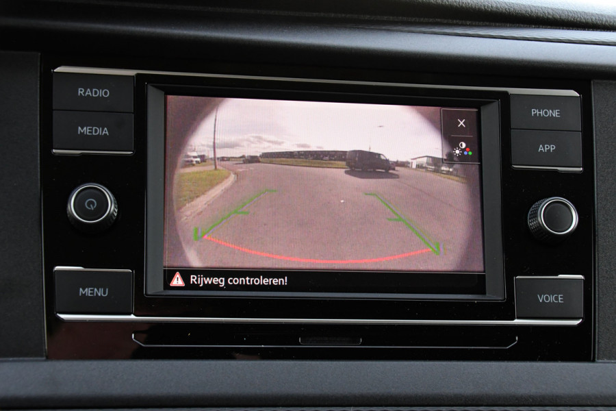 Volkswagen Transporter 2.0 TDI L2H1 PB Edition Camera, Cruise, Carplay, Leder, 150pk, Automaat, Multimedia, laadruimte pakket, Uniek! Volkswagen Transporter 2.0 TDI L2H1 PB Edition Camera, Cruise, Carplay, Leder, 150pk, Automaat, Multimedia, laadruimte pakket, Uniek!