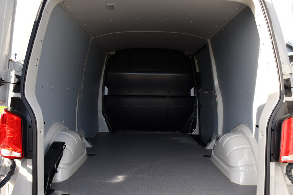 Volkswagen Transporter 2.0 TDI L2H1 PB Edition Camera, Cruise, Carplay, Leder, 150pk, Automaat, Multimedia, laadruimte pakket, Uniek! Volkswagen Transporter 2.0 TDI L2H1 PB Edition Camera, Cruise, Carplay, Leder, 150pk, Automaat, Multimedia, laadruimte pakket, Uniek!