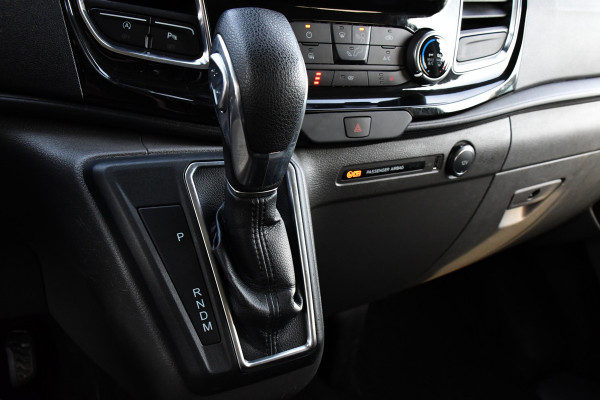 Ford Transit Custom 2.0 TDCI L1H1 Sport DC Camera, Cruise, Carplay, 170pk, Automaat, Leder, Trekhaak, Stoelverwarming, NAVI, Uniek! Ford Transit Custom 2.0 TDCI L1H1 Sport DC Camera, Cruise, Carplay, 170pk, Automaat, Leder, Trekhaak, Stoelverwarming, NAVI, Uniek!