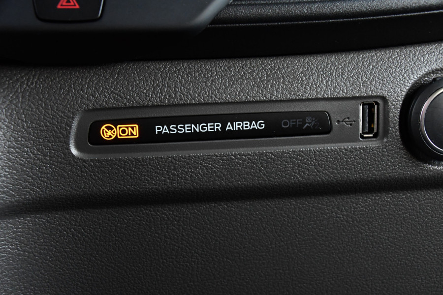 Ford Transit Custom 2.0 TDCI L1H1 Sport DC Camera, Cruise, Carplay, 170pk, Automaat, Leder, Trekhaak, Stoelverwarming, NAVI, Uniek! Ford Transit Custom 2.0 TDCI L1H1 Sport DC Camera, Cruise, Carplay, 170pk, Automaat, Leder, Trekhaak, Stoelverwarming, NAVI, Uniek!