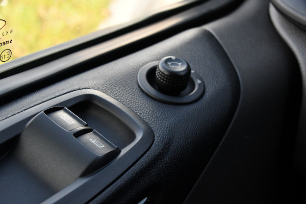 Ford Transit Custom 2.0 TDCI L1H1 Sport DC Camera, Cruise, Carplay, 170pk, Automaat, Leder, Trekhaak, Stoelverwarming, NAVI, Uniek! Ford Transit Custom 2.0 TDCI L1H1 Sport DC Camera, Cruise, Carplay, 170pk, Automaat, Leder, Trekhaak, Stoelverwarming, NAVI, Uniek!