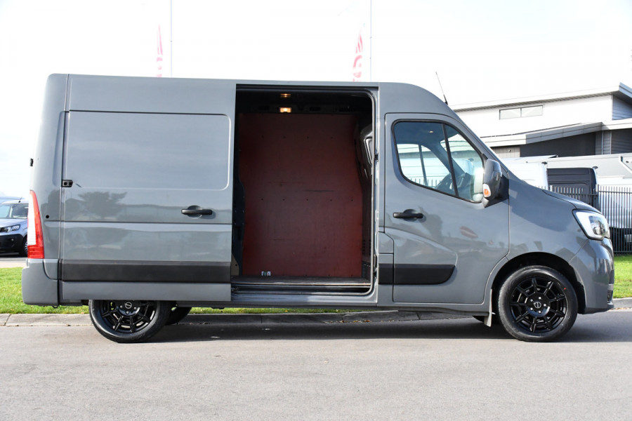 Renault Master T35 2.3 dCi 150 L2H2 PB Edition Camera, Cruise, Carplay, Clima, 150pk, Trekhaak, Multimedia, NAVI, Uniek! Renault Master T35 2.3 dCi 150 L2H2 PB Edition Camera, Cruise, Carplay, Clima, 150pk, Trekhaak, Multimedia, NAVI, Uniek!