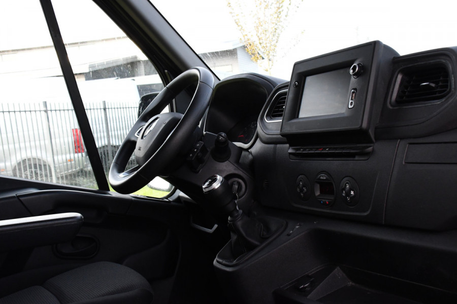 Renault Master T35 2.3 dCi 150 L2H2 PB Edition Camera, Cruise, Carplay, Clima, 150pk, Trekhaak, Multimedia, NAVI, Uniek! Renault Master T35 2.3 dCi 150 L2H2 PB Edition Camera, Cruise, Carplay, Clima, 150pk, Trekhaak, Multimedia, NAVI, Uniek!