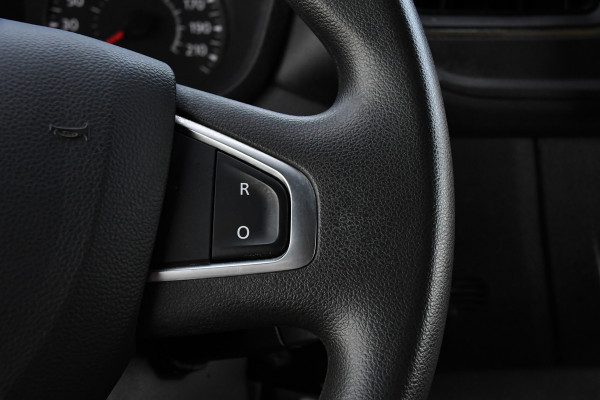 Renault Master T35 2.3 dCi 150 L2H2 PB Edition Camera, Cruise, Carplay, Clima, 150pk, Trekhaak, Multimedia, NAVI, Uniek! Renault Master T35 2.3 dCi 150 L2H2 PB Edition Camera, Cruise, Carplay, Clima, 150pk, Trekhaak, Multimedia, NAVI, Uniek!