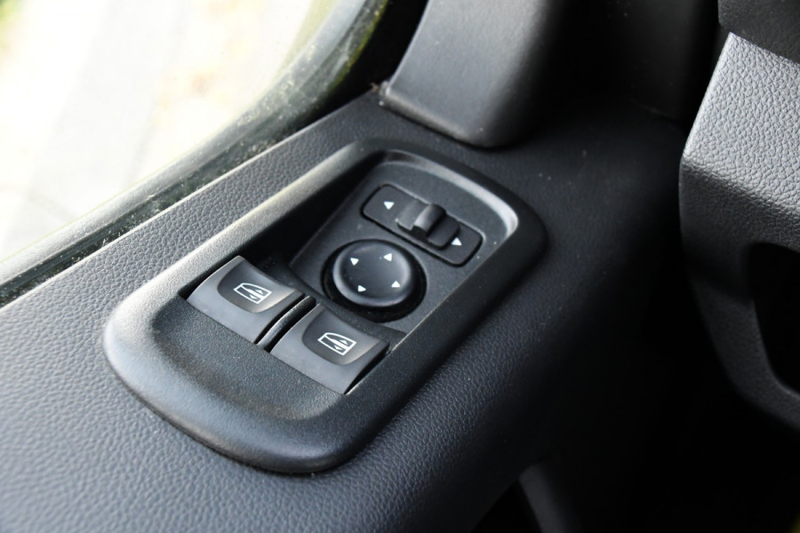 Renault Master T35 2.3 dCi 150 L2H2 PB Edition Camera, Cruise, Carplay, Clima, 150pk, Trekhaak, Multimedia, NAVI, Uniek! Renault Master T35 2.3 dCi 150 L2H2 PB Edition Camera, Cruise, Carplay, Clima, 150pk, Trekhaak, Multimedia, NAVI, Uniek!