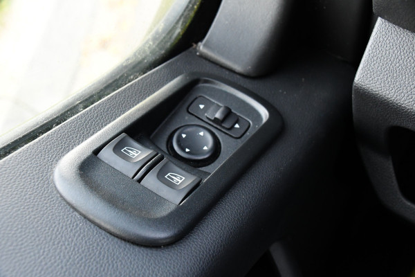 Renault Master T35 2.3 dCi 150 L2H2 PB Edition Camera, Cruise, Carplay, Clima, 150pk, Trekhaak, Multimedia, NAVI, Uniek! Renault Master T35 2.3 dCi 150 L2H2 PB Edition Camera, Cruise, Carplay, Clima, 150pk, Trekhaak, Multimedia, NAVI, Uniek!