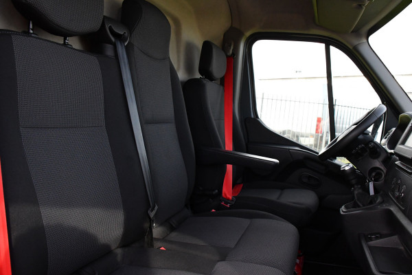 Renault Master T35 2.3 dCi 150 L2H2 PB Edition Camera, Cruise, Carplay, Clima, 150pk, Trekhaak, Multimedia, NAVI, Uniek! Renault Master T35 2.3 dCi 150 L2H2 PB Edition Camera, Cruise, Carplay, Clima, 150pk, Trekhaak, Multimedia, NAVI, Uniek!