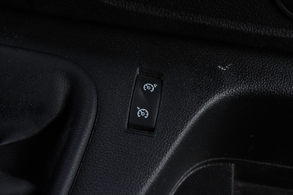 Renault Master T35 2.3 dCi 150 L2H2 PB Edition Camera, Cruise, Carplay, Clima, 150pk, Trekhaak, Multimedia, NAVI, Uniek! Renault Master T35 2.3 dCi 150 L2H2 PB Edition Camera, Cruise, Carplay, Clima, 150pk, Trekhaak, Multimedia, NAVI, Uniek!