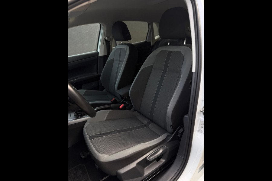 Volkswagen Polo 1.0 TSI R-line CarPlay Camera Volkswagen Polo 1.0 TSI R-line CarPlay Camera