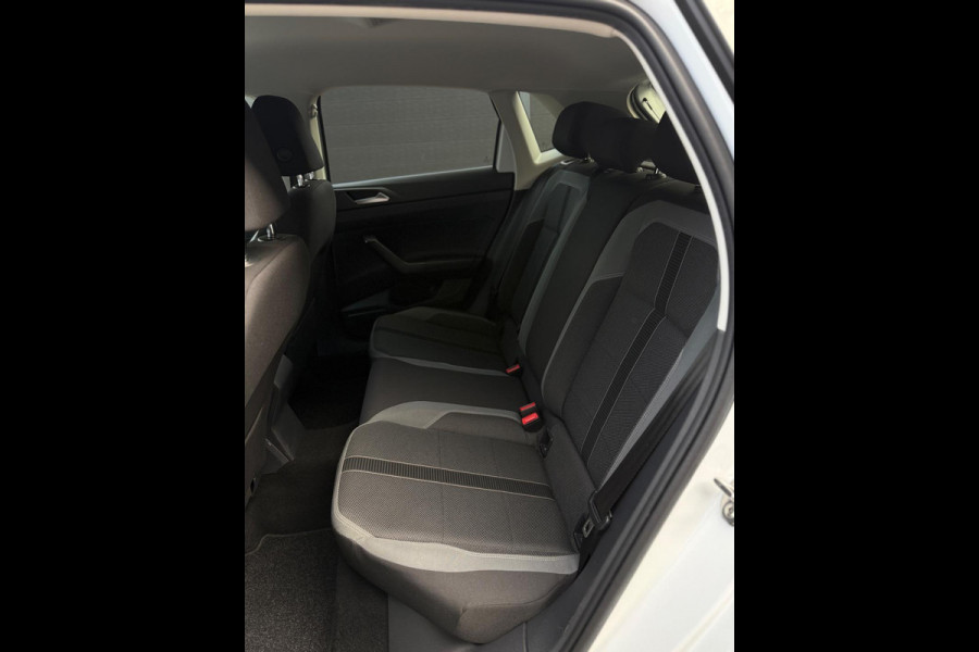 Volkswagen Polo 1.0 TSI R-line CarPlay Camera Volkswagen Polo 1.0 TSI R-line CarPlay Camera