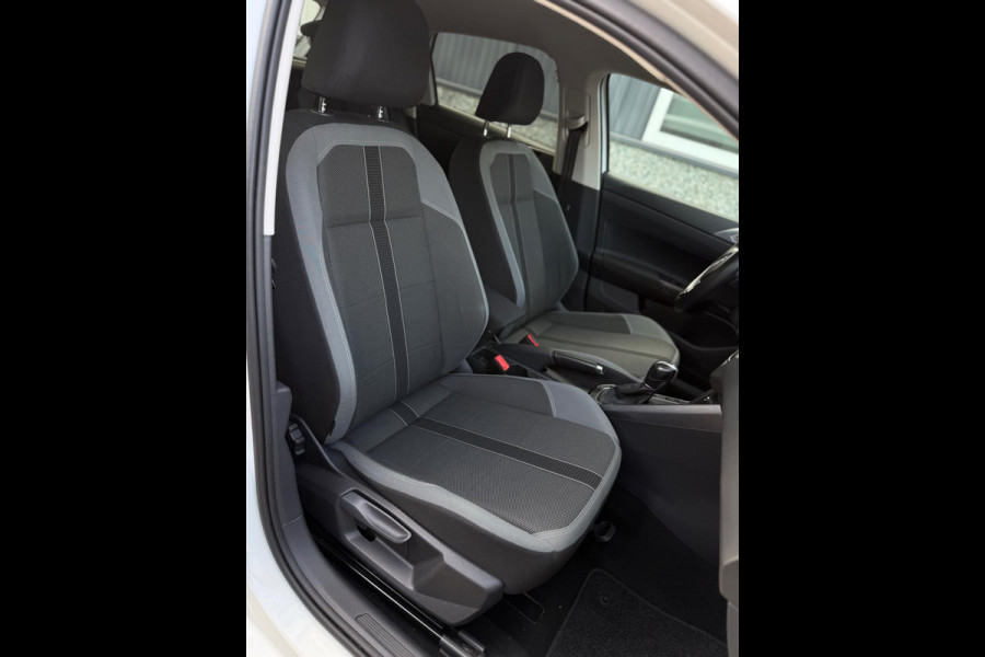 Volkswagen Polo 1.0 TSI R-line CarPlay Camera Volkswagen Polo 1.0 TSI R-line CarPlay Camera