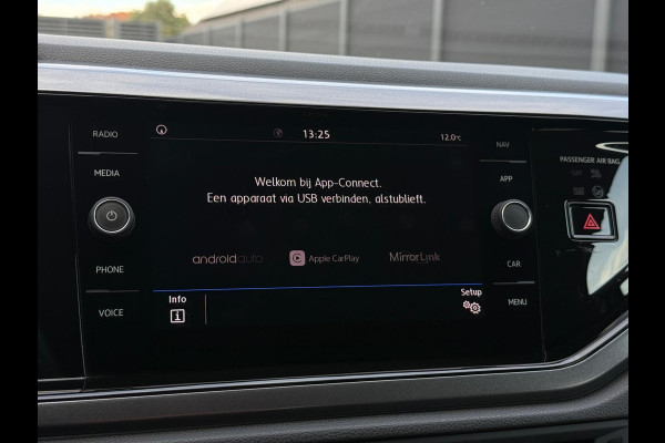 Volkswagen Polo 1.0 TSI R-line CarPlay Camera Volkswagen Polo 1.0 TSI R-line CarPlay Camera